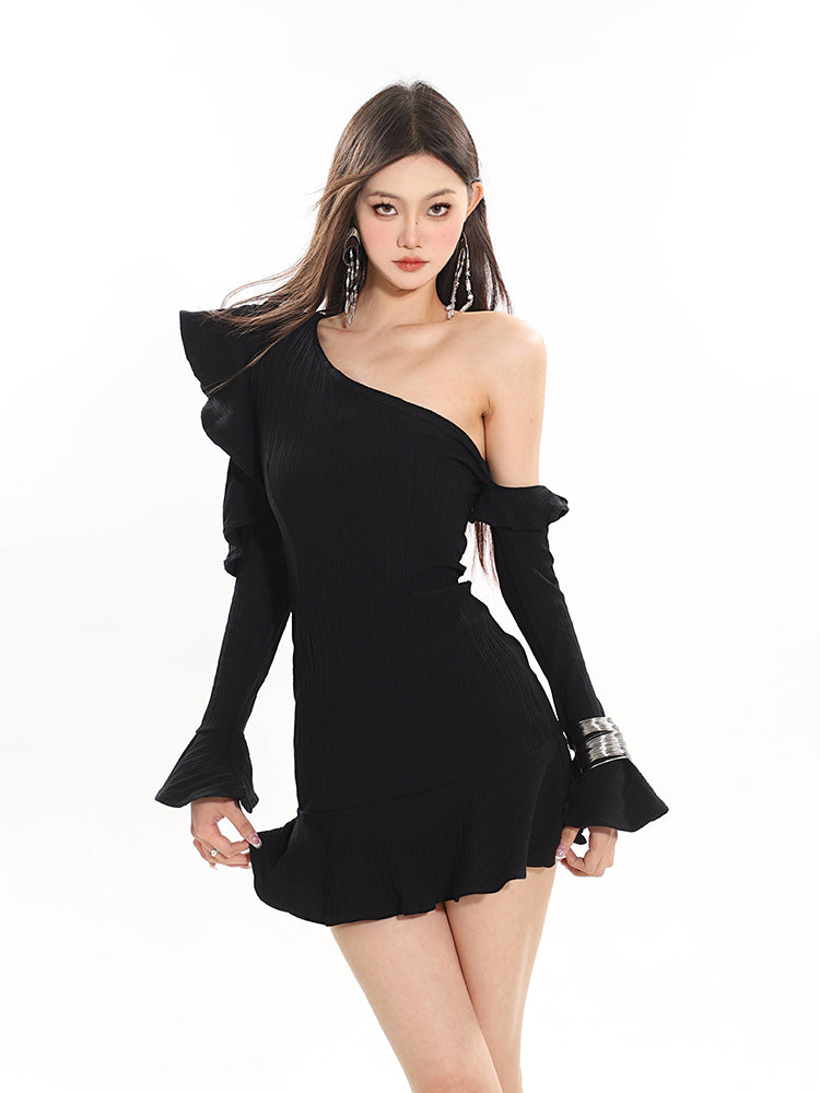 【24s Mar.】Off-Shoulder Mini Dress with Intricate Cut-Outs